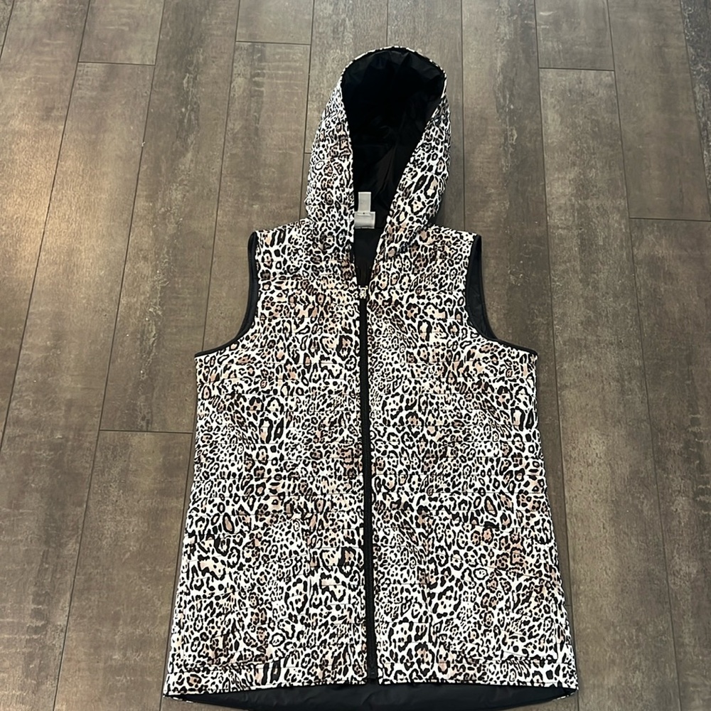 Chicos Animal Print Hooded Puffer Vest, size 0 (XS or size 4)